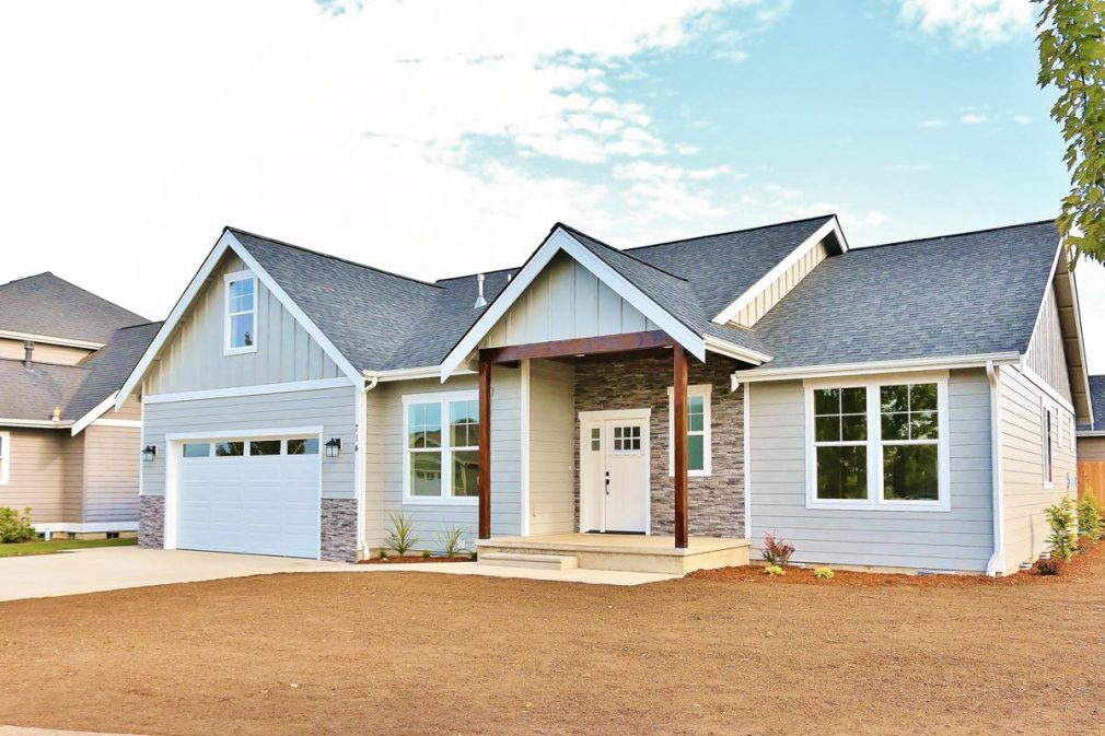 Siding contractors in Woodlands, TX - we work with siding planks, panels, shingles