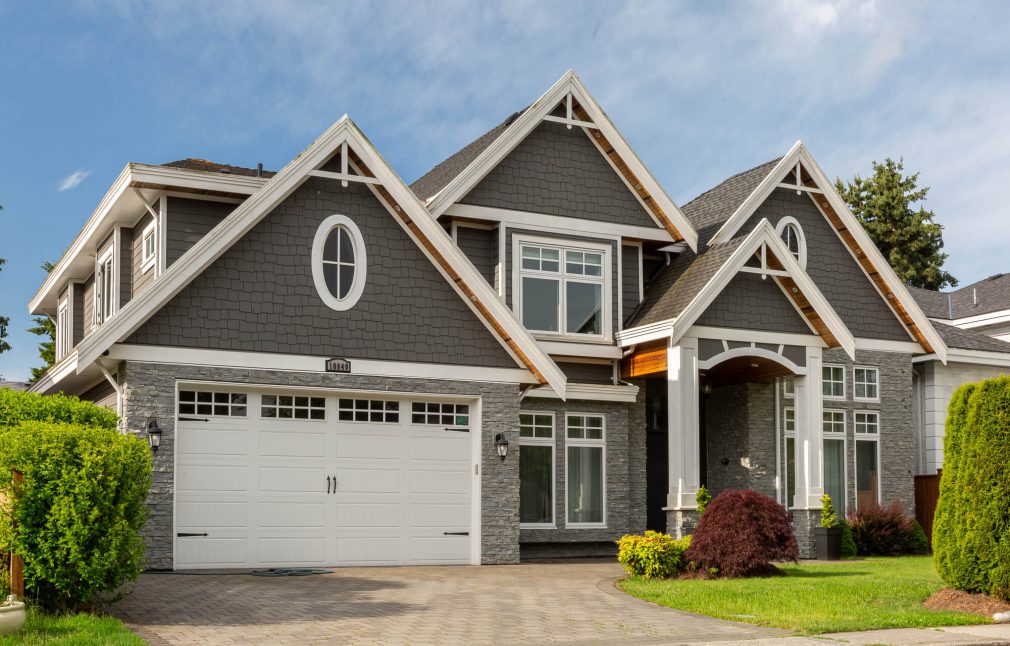 Exterior home siding – installation, replacement and repair cost of James Hardie, cedar, vinyl siding in Chicago