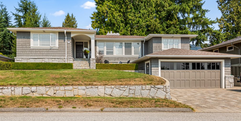 Exterior home siding - installation cost of James Hardie, cedar, vinyl siding in Regina