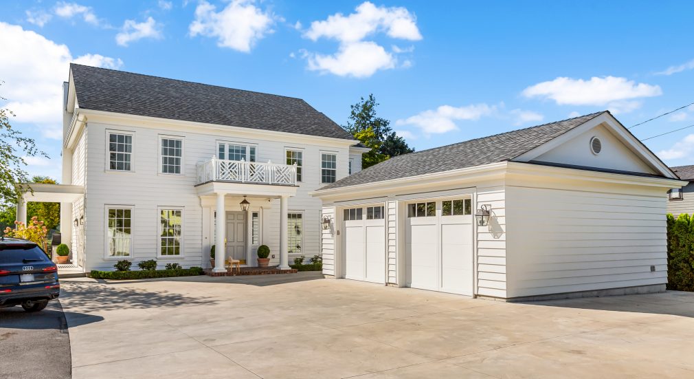 Siding contractors in Springfield, MA - working with siding planks, panels, shingles - best price