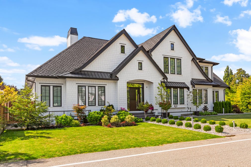 Top siding contractor in Massachusetts - siding repair, full siding replacement and any other siding job